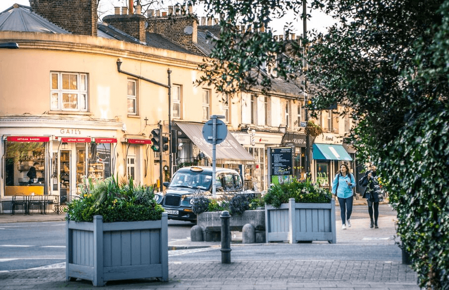 Businesses in Helping Wimbledon Businesses Grow Online town center